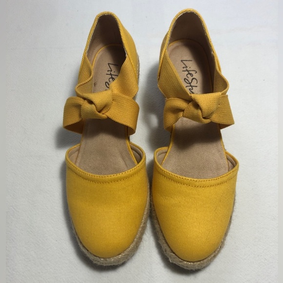 Lifestride yellow espadrilles size 7 - Picture 2 of 10